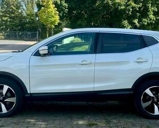 Nissan Nissan Qashqai 1.6 DIG-T 8 fach bereift Scheckheft Gebrauchtwagen