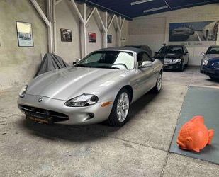 Jaguar Jaguar XK8 Cabrio Automatik SHZ Leder Klima 2. Han Gebrauchtwagen