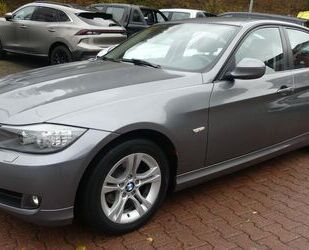 BMW BMW 318i Lim.*SHZ*Xenon*PDC*Tempomat Gebrauchtwagen