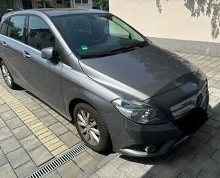 Mercedes-Benz Mercedes-Benz B 180 - NAVI/SHZ/PDC Gebrauchtwagen