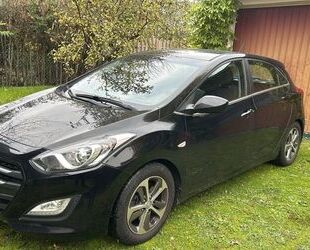 Hyundai Hyundai i30 black 1.6 CRDi 81kW YES! Gebrauchtwagen