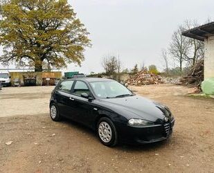 Alfa Romeo Alfa Romeo Alfa 147 1,6 BENZIN 5 TURE BJ-2006 KLIM Gebrauchtwagen