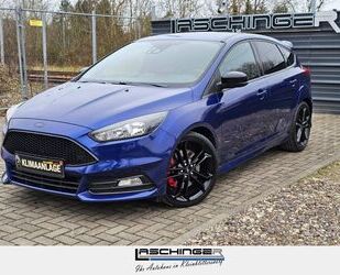 Ford Ford Focus 2.0 ST 250PS NAVI PDC SPORTFW FREISP. S Gebrauchtwagen