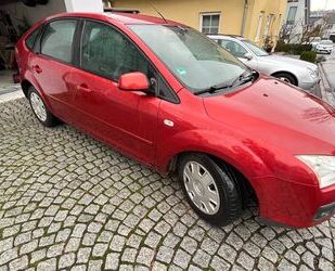 Ford Ford Focus 1,6 mit Anhängerkupplung Gebrauchtwagen