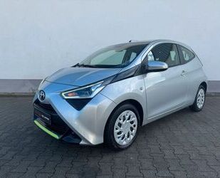 Toyota Toyota Aygo AYGO X- PLAY (CAMERA/NAVI/1.HAND/EUR Gebrauchtwagen