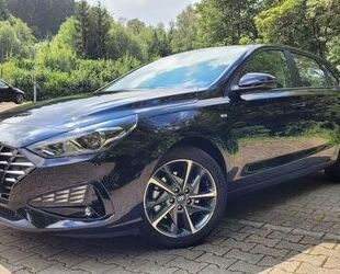 Hyundai Hyundai i30 5-Türer 120PS Trend Navi+Komfortpaket+ Gebrauchtwagen