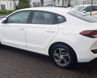 Hyundai Hyundai i30 FASTBACK 1.6 CRDI 48V-KLIMA-PDC+Kamera Gebrauchtwagen