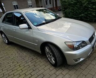 Lexus Lexus IS 200 Automatik mit LPG (2 Hand)8xBereift Gebrauchtwagen