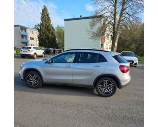 Mercedes-Benz Mercedes-Benz GLA 220 4MATIC Sport Utility Vehicle Gebrauchtwagen