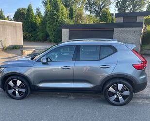 Volvo Volvo XC40 D4 AWD Momentum Geartronic / Grey Metal Gebrauchtwagen