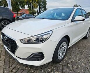 Hyundai Hyundai i30 cw Select ALLWETTER BT TEMPOMAT Gebrauchtwagen