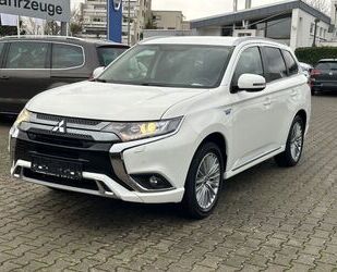 Mitsubishi Mitsubishi Outlander PHEV 4WD Gebrauchtwagen