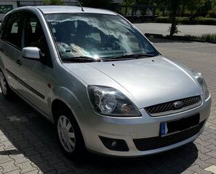 Ford Ford Fiesta 1,4 16V SCHECKHEFT/ 8X BEREIFT/ KLIMA Gebrauchtwagen