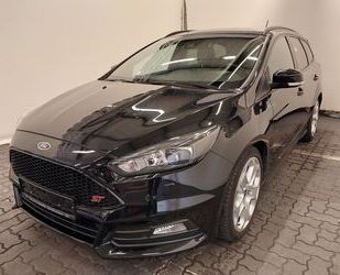 Ford Ford Focus Turnier ST*LEDER*NAVI*KAMERA*BI-XENON* Gebrauchtwagen