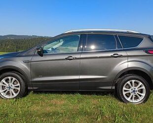 Ford Ford Kuga 2,0 TDCi 4x4 Titanium Winterpaket AHK Gebrauchtwagen