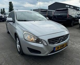 Volvo Volvo V60 2.0 D3 2011 Schiebedach Schaltgetriebe G Gebrauchtwagen