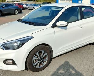 Hyundai Hyundai i20 Advantage neuwertig Gebrauchtwagen