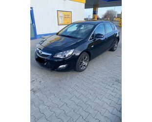 Opel Opel Astra 1.4 Turbo Sport 140 PS/8-FACH BEREIFT Gebrauchtwagen