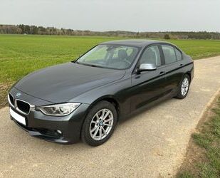 BMW BMW 320i - Limousine / Automatik / Navigation Gebrauchtwagen