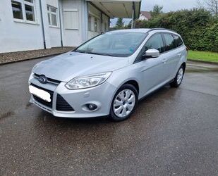 Ford Ford Focus 1.6TDCI Xenon, PDC, Navi, SitzH Gebrauchtwagen