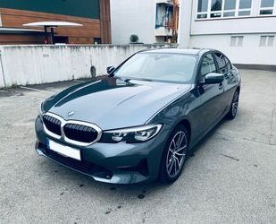 BMW BMW 320i Automatik - Navi - Tempomat - PDC Gebrauchtwagen