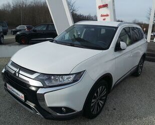 Mitsubishi Mitsubishi Outlander CVT Activ 2WD 1. Hand AHK Gebrauchtwagen