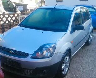 Ford Ford Fiesta 1.3 mit neuem TüV Gebrauchtwagen