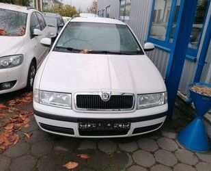 Skoda Skoda Combi Tour.Klima.TÜ 10.25.1Hand.guter Zustan Gebrauchtwagen