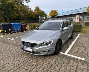 Volvo Volvo V60 D4 Geartronic Summum TÜV NEU 8fach berei Gebrauchtwagen