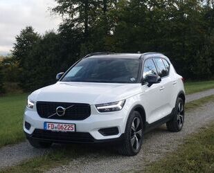 Volvo Volvo XC40 R Design Recharge Plug-In Hybrid 2WD Gebrauchtwagen