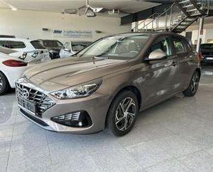 Hyundai Hyundai i30 1.5 Pure Limo Assistenzpaket SHZ Lenkr Gebrauchtwagen