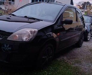 Ford Ford Fiesta 1,3 51 kW Ambiente Ambiente Gebrauchtwagen