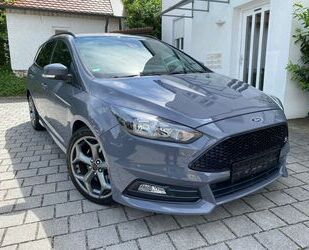 Ford Ford Focus Turnier ST-NAVI-LEDER-RECARO-ALU 18ZOLL Gebrauchtwagen