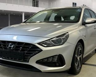 Hyundai Hyundai i30 cw Essential Aut. Mild-Hybrid Kamera/P Gebrauchtwagen