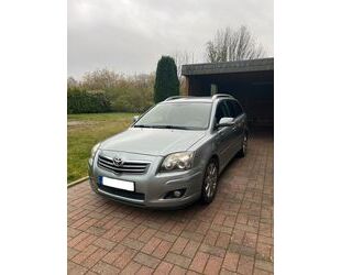 Toyota Toyota Avensis Combi Executive 2,2-l-D-CAT Gebrauchtwagen