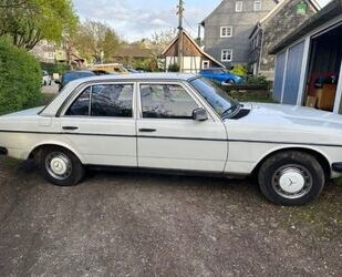 Mercedes-Benz Mercedes-Benz Legendärer Oldtimer 300D W123 Bj.82 Oldtimer