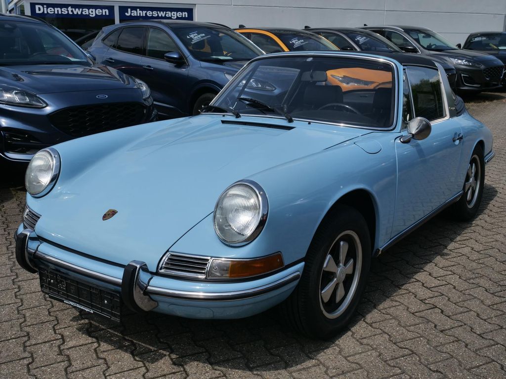 912