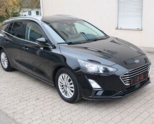 Ford Ford Focus Turnier Titanium Alufelgen NAVI STANDH Gebrauchtwagen