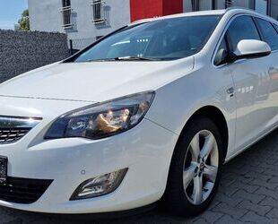 Opel Opel Astra J Sports Tourer Sport*NAVI*KLIMAAUTOMAT Gebrauchtwagen