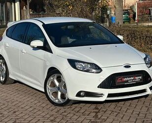 Ford Ford Focus Lim. ST 1HAND/SHZ/RECARO/START-STOP Gebrauchtwagen