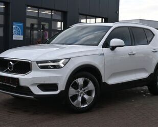 Volvo Volvo XC40 D3 Diesel Momentum 2WD*RFK*NAVI*AHK*INT Gebrauchtwagen