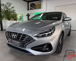 Hyundai Hyundai i30 1.0 T-GDI Fastback +AHK+LED+SHZ+Kamera Gebrauchtwagen