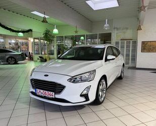 Ford Ford Focus 1,5 EcoBoost 110kW Titanium Turnier Aut Gebrauchtwagen