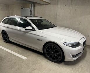 BMW BMW 530d xDrive Touring A Luxury Line Luxury Line Gebrauchtwagen