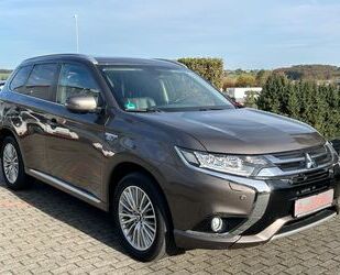 Mitsubishi Mitsubishi Outlander PHEV Top 4WD LEDER AHK Erst 5 Gebrauchtwagen