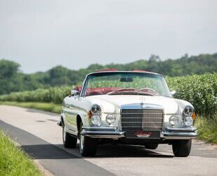 Mercedes-Benz Mercedes-Benz 280SE 3.5 Cabriolet papyrusweiss/rot Gebrauchtwagen