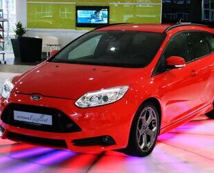 Ford Ford Focus Turnier ST*LEDER*ALU*NAVI*KAMERA*TEMPOI Gebrauchtwagen