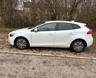 Volvo Volvo V40 T2 - 2.0 Turbo Alu, AHK , 8-fach bereif Gebrauchtwagen