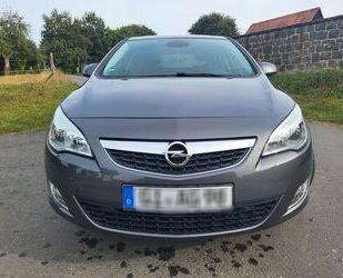 Opel Opel Astra J 1.4 Lim. NAVI SHZ Klima AHK PDC TÜV Gebrauchtwagen