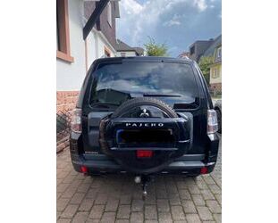 Mitsubishi Mitsubishi Pajero 3,2 DI-D 4WD Invite Automatik In Gebrauchtwagen